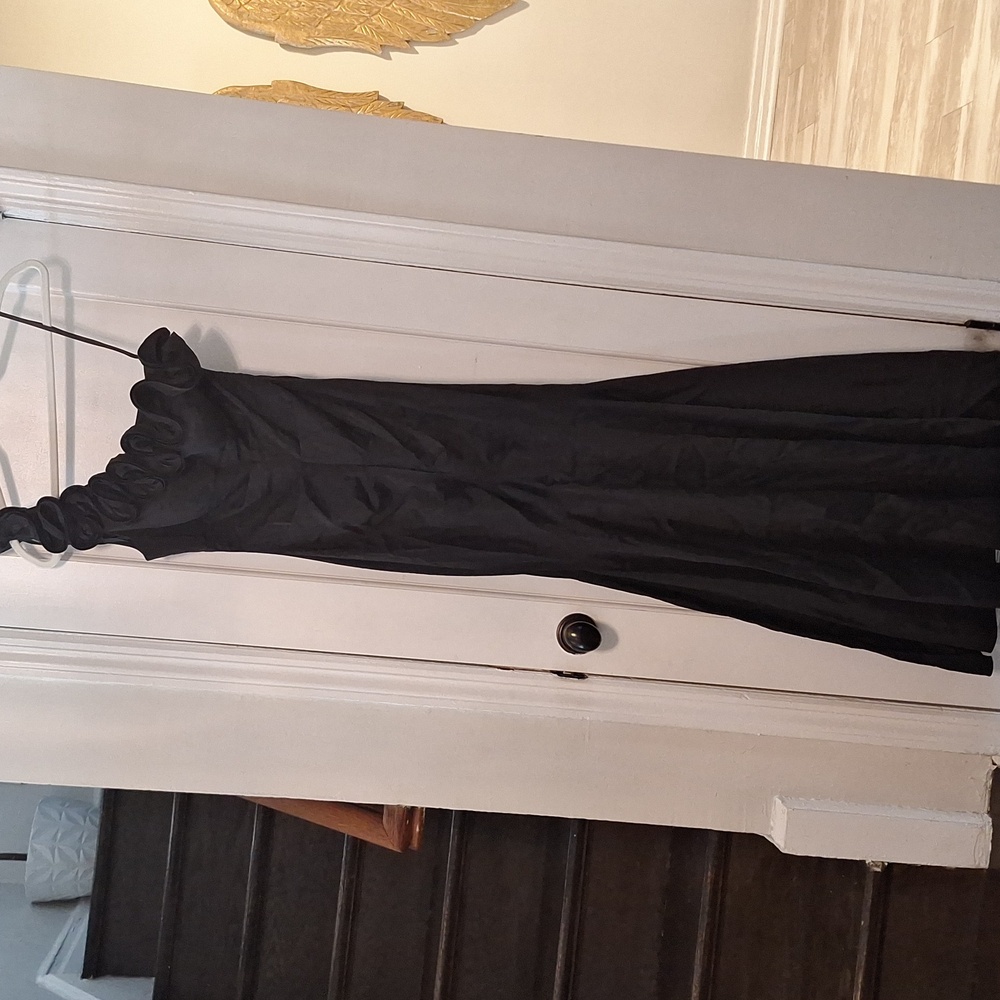 Xscape Black One-Shoulder Gown Size 4